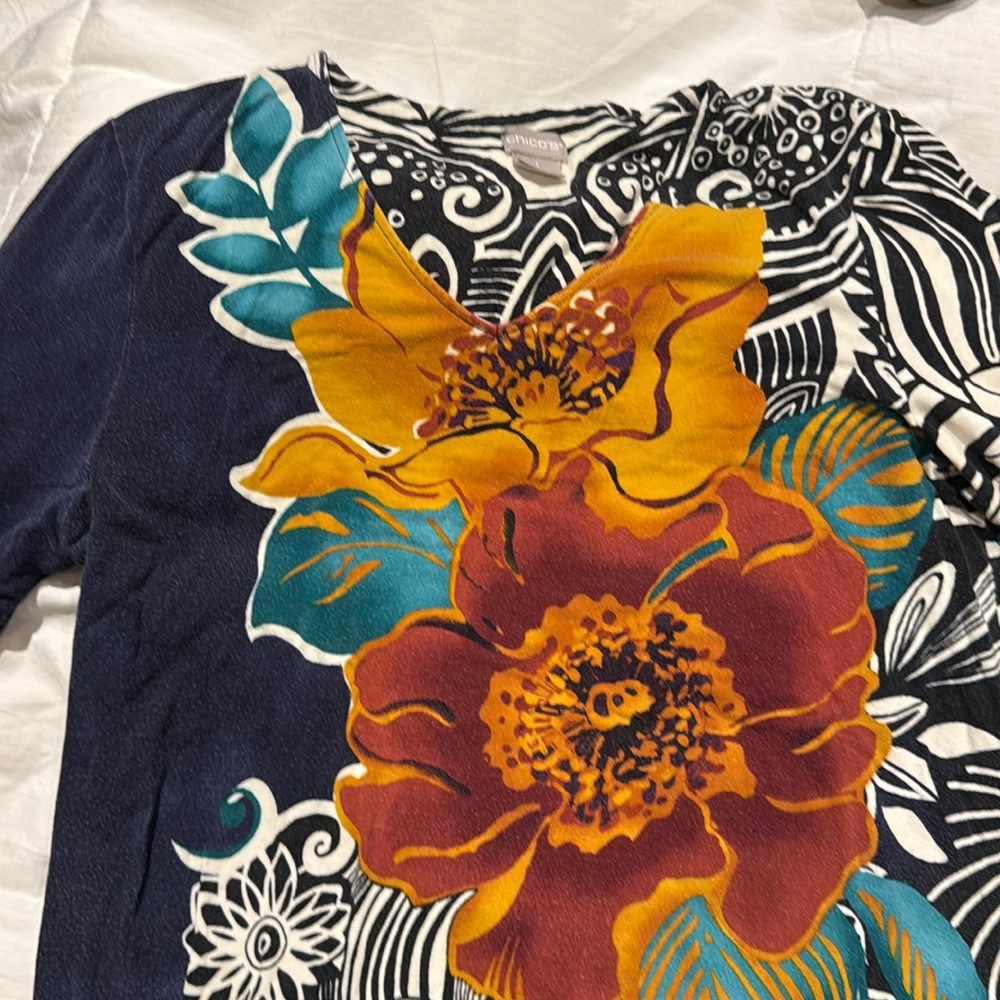 Chicos size 1 3/4 length sleeve. 26 inches from shoulder to hem. Perfect